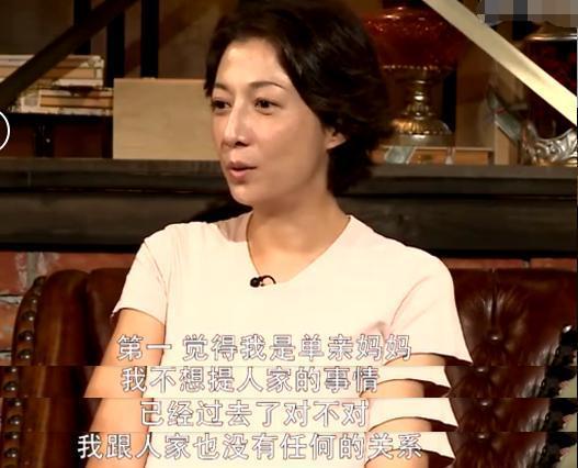 成龍私生女奢華生活曝光，成龍22億財產給了小龍女多少錢？