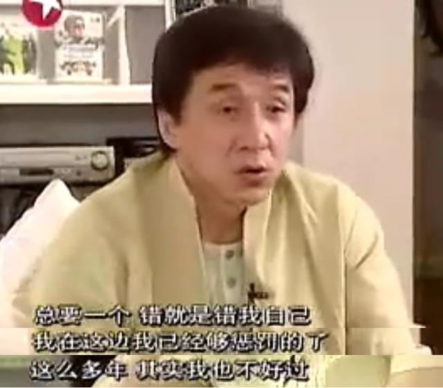 成龍私生女奢華生活曝光，成龍22億財產給了小龍女多少錢？