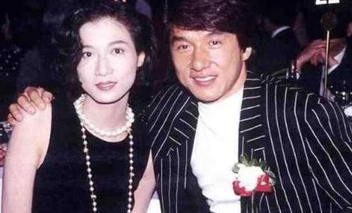 成龍私生女奢華生活曝光，成龍22億財產給了小龍女多少錢？
