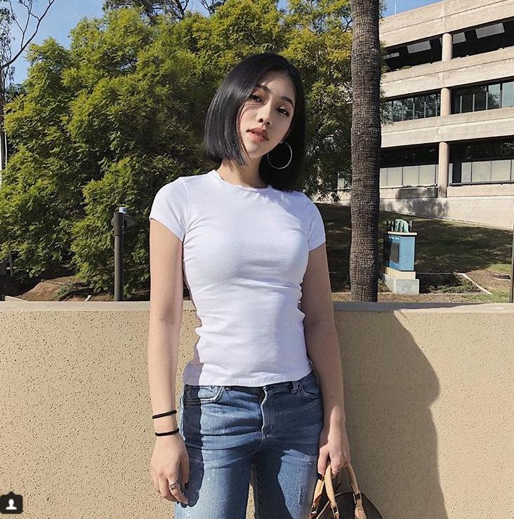  歐美系正妹…白T快被炸開超誘人！網暴動：第一次想當冰棒