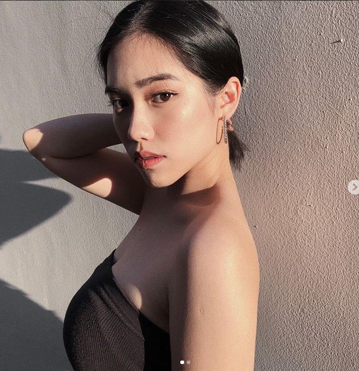  歐美系正妹…白T快被炸開超誘人！網暴動：第一次想當冰棒
