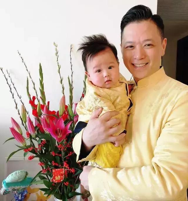胡杏兒全家生活照，當看到這一刻，網友直呼當初離開黃宗澤是對的