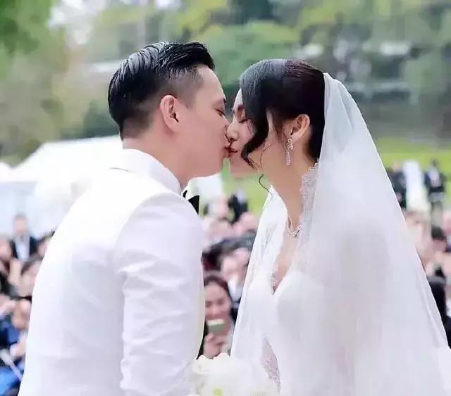 胡杏兒全家生活照，當看到這一刻，網友直呼當初離開黃宗澤是對的