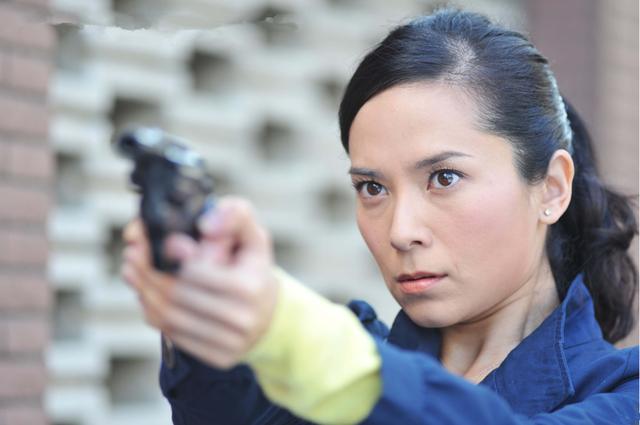 當年是TVB的當家花旦，甘願做別人小三，如今44歲嫁給軟飯男