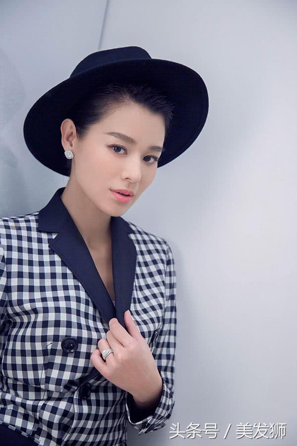 胡杏兒得罪髮型師了，剪了短髮丑如芙蓉姐姐！網友：形象差距太大