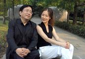 胡杏兒得罪髮型師了，剪了短髮丑如芙蓉姐姐！網友：形象差距太大