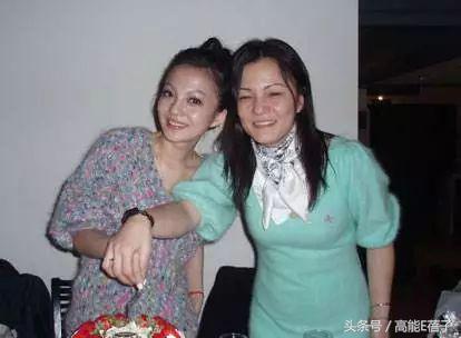張韶涵再度被爸爸和舅舅出面控訴毀約棄養父母，要她「磕頭認錯」