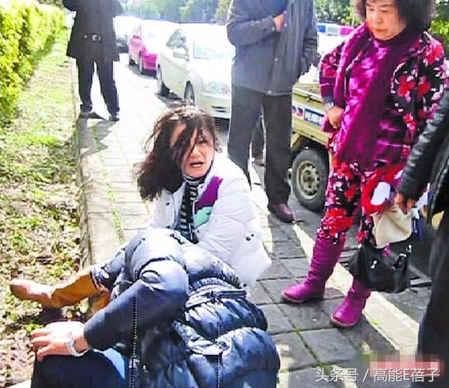 張韶涵再度被爸爸和舅舅出面控訴毀約棄養父母，要她「磕頭認錯」