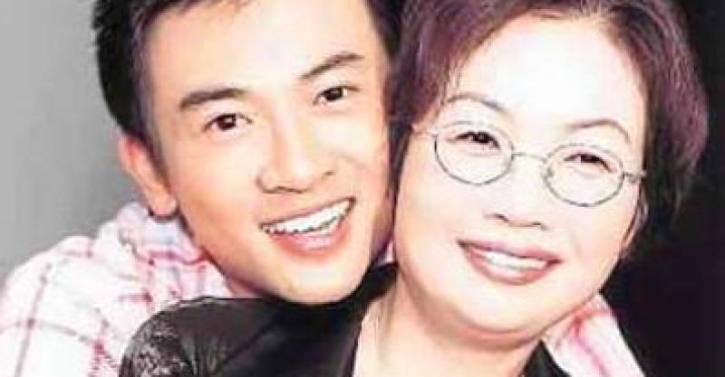明星母子照大曝光，第五張無人可超越，林心如的婆婆驚為天人 