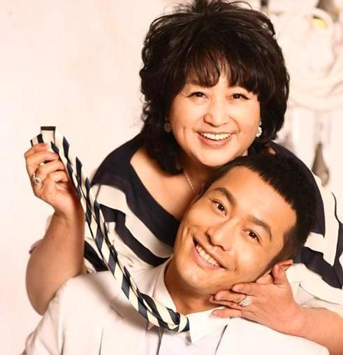 明星母子照大曝光，第五張無人可超越，林心如的婆婆驚為天人 