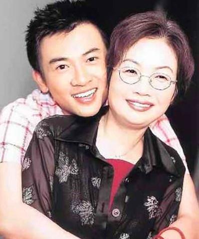 明星母子照大曝光，第五張無人可超越，林心如的婆婆驚為天人 