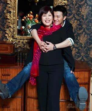明星母子照大曝光，第五張無人可超越，林心如的婆婆驚為天人 