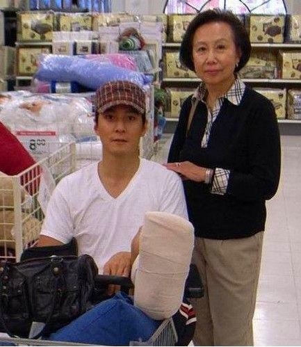 明星母子照大曝光，第五張無人可超越，林心如的婆婆驚為天人 