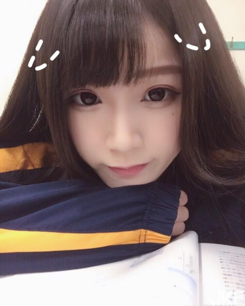 IG「最正高中生」出爐！清秀大眼笑容「甜死人不償命」，制服底下也兇兇的！