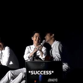 [EXO][新聞]180526 藝能神降臨伯賢噴鐘大一臉水被拍頭教訓 
