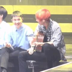 [EXO][新聞]180526 藝能神降臨伯賢噴鐘大一臉水被拍頭教訓 
