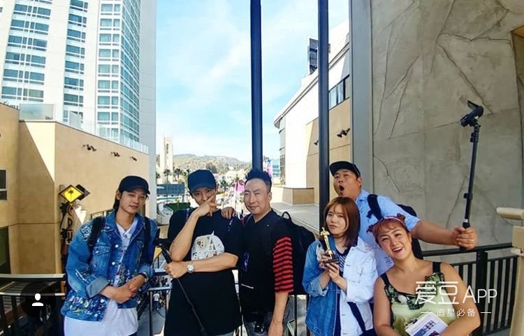 [EXO][新聞]180526 藝能神降臨伯賢噴鐘大一臉水被拍頭教訓 