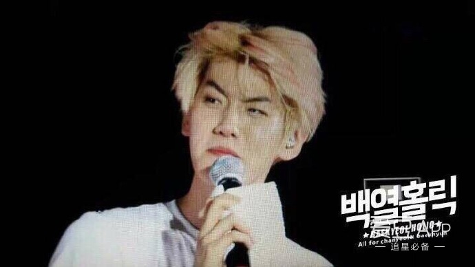 [EXO][新聞]180526 藝能神降臨伯賢噴鐘大一臉水被拍頭教訓 