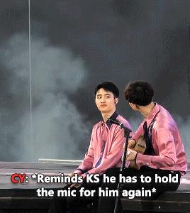 [EXO][新聞]180526 藝能神降臨伯賢噴鐘大一臉水被拍頭教訓 