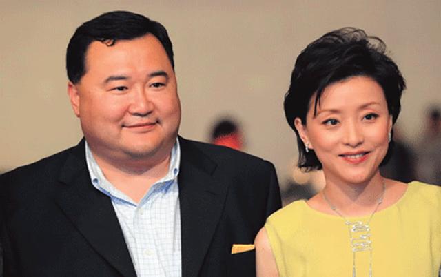 【女人就是要這樣活】其貌不揚的他娶了漂亮的楊瀾，還為一對兒女取了霸氣的名字 