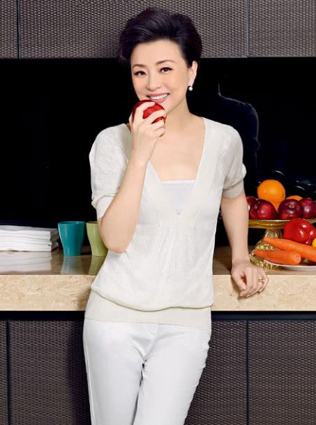 【女人就是要這樣活】其貌不揚的他娶了漂亮的楊瀾，還為一對兒女取了霸氣的名字 