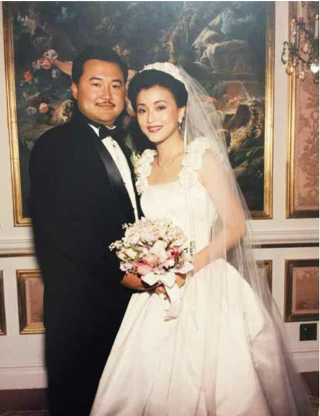 【女人就是要這樣活】其貌不揚的他娶了漂亮的楊瀾，還為一對兒女取了霸氣的名字 