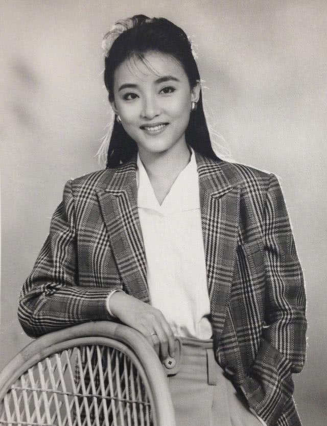 【女人就是要這樣活】其貌不揚的他娶了漂亮的楊瀾，還為一對兒女取了霸氣的名字 
