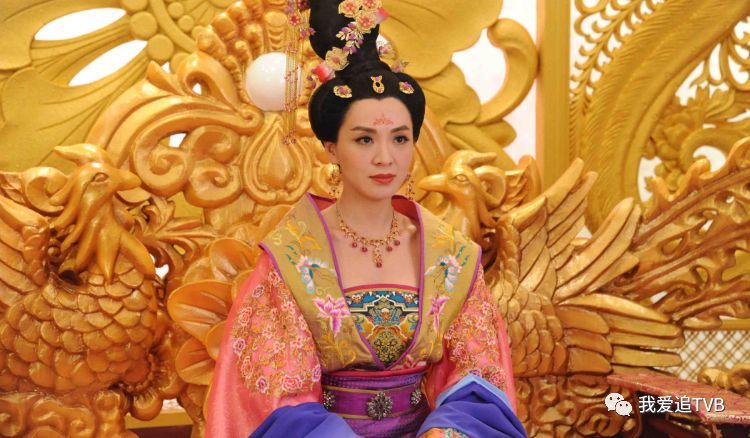她44歲《深宮計》演「太平公主」下場悲慘，曾與導演王晶有超火辣場面，拍寫真更是噴血！ 