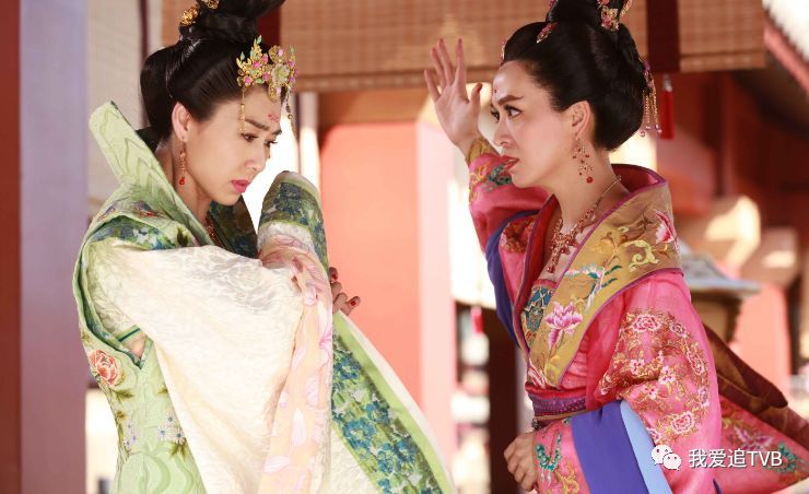 她44歲《深宮計》演「太平公主」下場悲慘，曾與導演王晶有超火辣場面，拍寫真更是噴血！ 