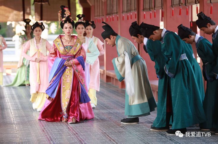 她44歲《深宮計》演「太平公主」下場悲慘，曾與導演王晶有超火辣場面，拍寫真更是噴血！ 