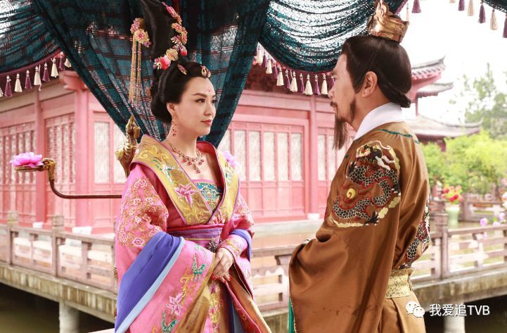 她44歲《深宮計》演「太平公主」下場悲慘，曾與導演王晶有超火辣場面，拍寫真更是噴血！ 