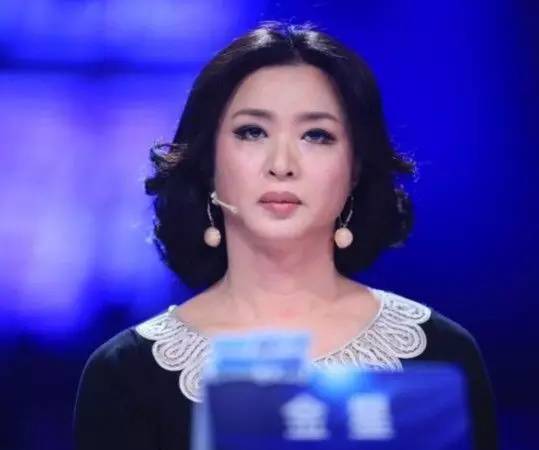 他23歲娶妻，28歲變性，38歲帶著3個養子嫁人，49歲活成舞蹈界傳奇！