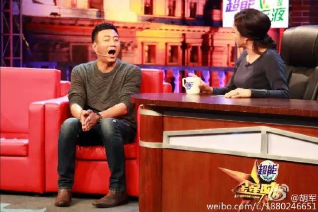 他23歲娶妻，28歲變性，38歲帶著3個養子嫁人，49歲活成舞蹈界傳奇！