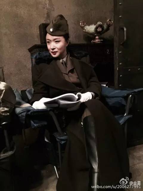 他23歲娶妻，28歲變性，38歲帶著3個養子嫁人，49歲活成舞蹈界傳奇！