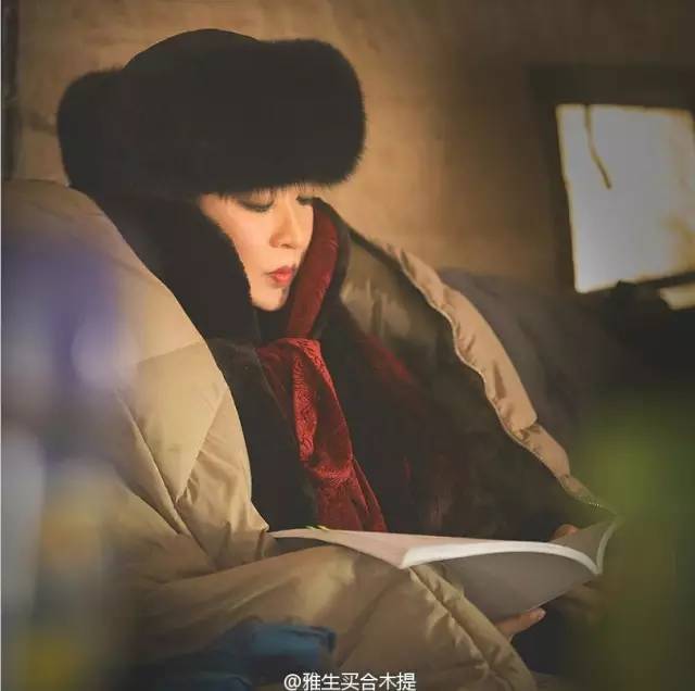 他23歲娶妻，28歲變性，38歲帶著3個養子嫁人，49歲活成舞蹈界傳奇！