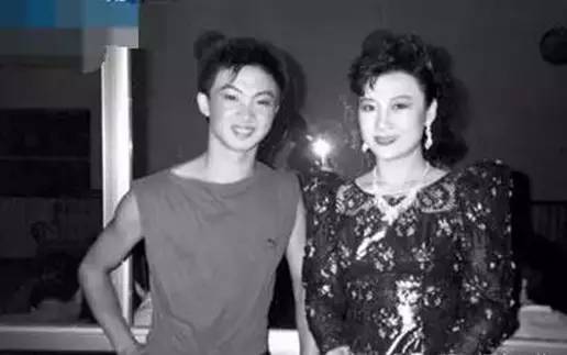 他23歲娶妻，28歲變性，38歲帶著3個養子嫁人，49歲活成舞蹈界傳奇！