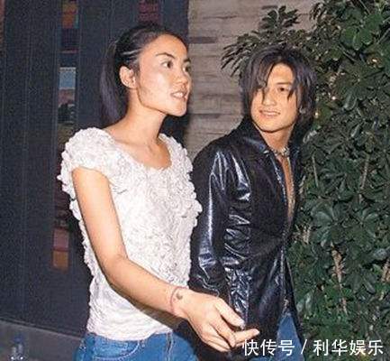 王菲平底寬鬆著裝現身機場，肚大難遮擋孕味十足，42歲為愛挺風險！