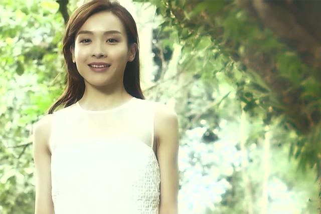 女神李佳芯不適合跟朋友合租住一起，因為她在家不願穿...