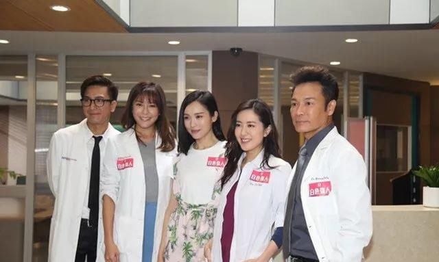 女神李佳芯不適合跟朋友合租住一起，因為她在家不願穿...