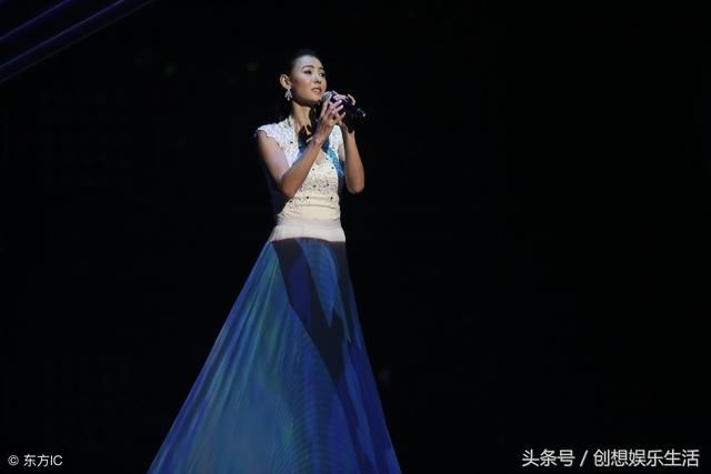 從不後悔嫁給謝霆鋒？張柏芝演唱會「謝賢意外現身」，她「十個字回應」讓人不禁感慨動容... 