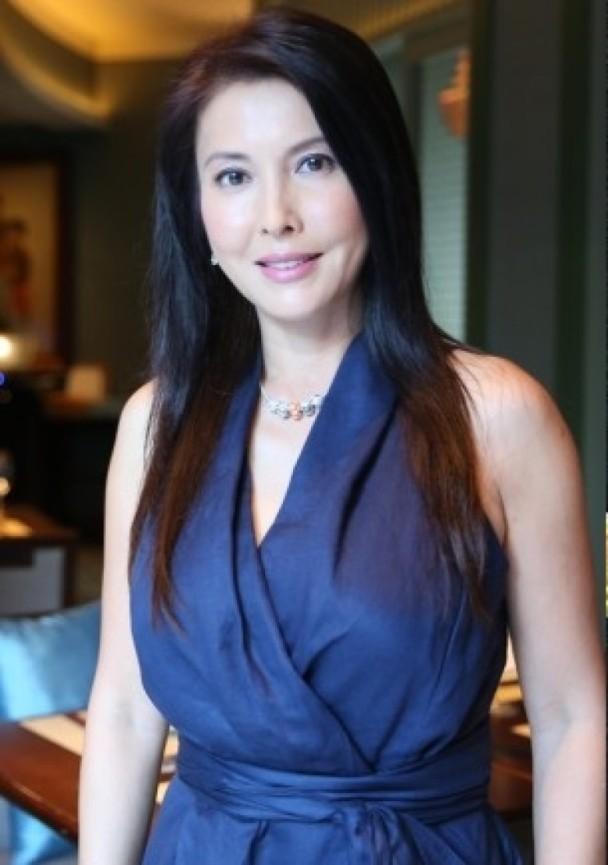 又一前TVB花旦火了，50歲育有3兒女容顏身材不變樣，回巢再拍港劇 !