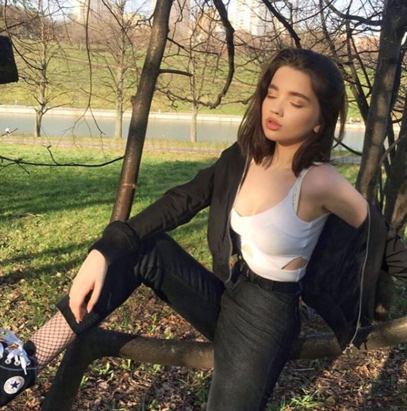 這14歲你敢信？好有料俄羅斯小妹妹 竟讓一票大人全邪惡：基因太扯了！