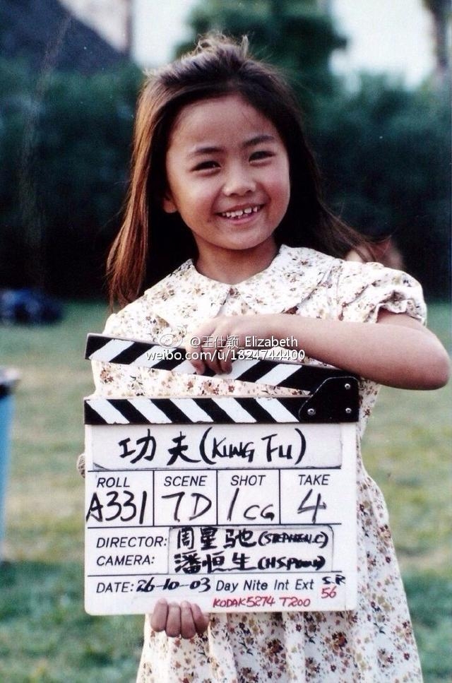 是否對《功夫》裡的「啞巴小女孩」還有印象？如今已經22歲的她竟然長「這樣」，網友直呼：放開她！ 