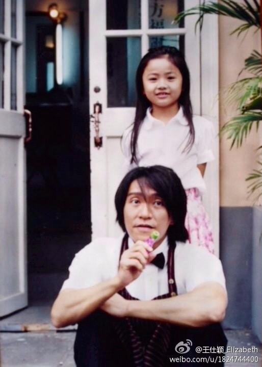 是否對《功夫》裡的「啞巴小女孩」還有印象？如今已經22歲的她竟然長「這樣」，網友直呼：放開她！ 