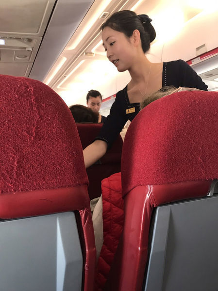 北韓出動正妹服務！外國記者採訪…拍下「超高顏值空姐」 網心動：買機票了
