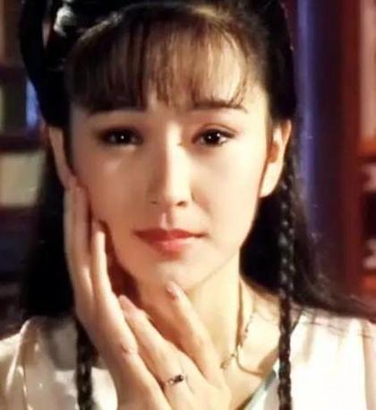 張玉嬿帶「4個女兒」宣告復出！50歲的她「愛過謝祖武」至今依舊單身，原來全因當年... 