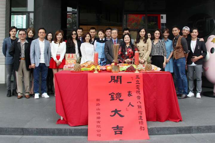 張玉嬿帶「4個女兒」宣告復出！50歲的她「愛過謝祖武」至今依舊單身，原來全因當年... 