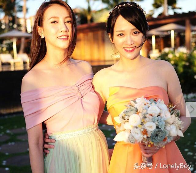安以軒在「浪漫夏威夷」完婚，婚紗卻被網民酸：「像豬大腸！」最後接到捧花的竟然是「她」！ 