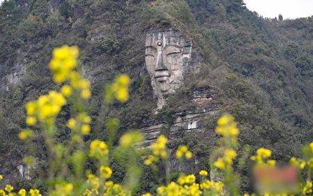 世界最大「天然山體石佛」千百年後終於露出真容！居然比四川「樂山大佛」頭部還要高4米！ 
