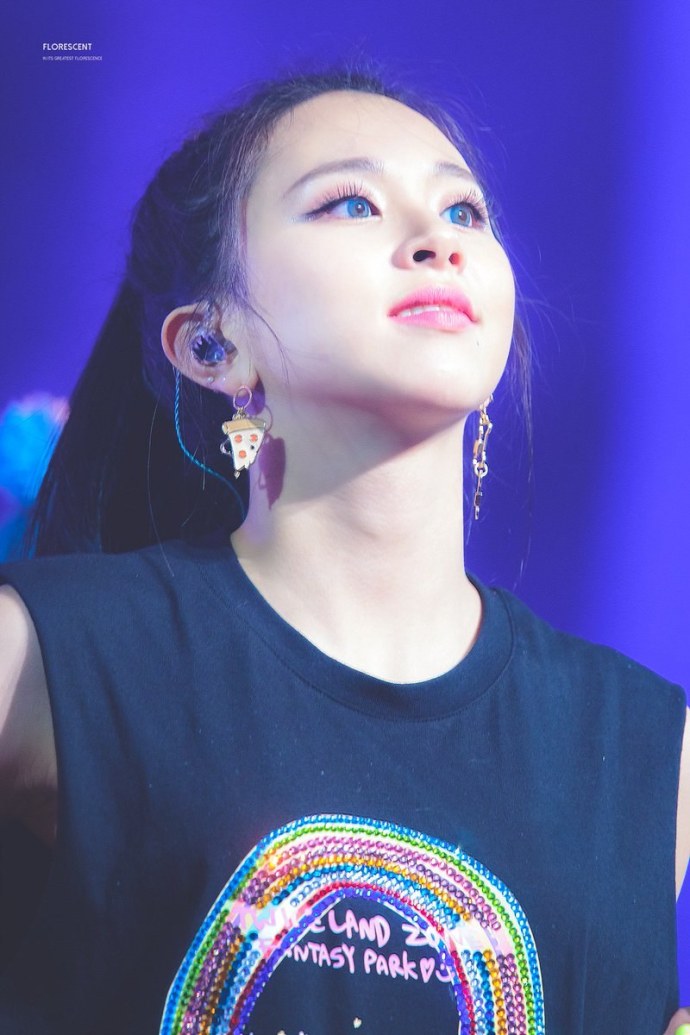 [TWICE][分享]180525 登上NAVER首頁的彩瑛：享受尋找嘗試新的妝容很hot！ 